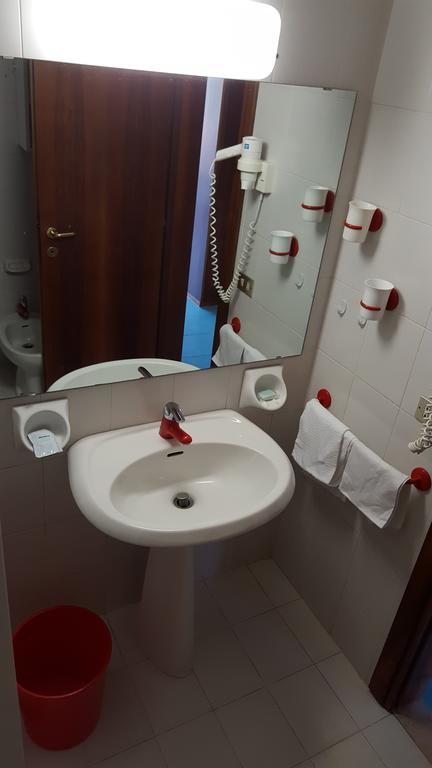 Hotel Royal Гарда Стая снимка